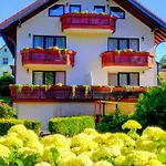 Gaestehaus Regina Pensión 4*