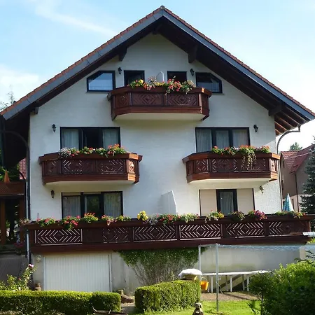 Konukevi Gaestehaus Regina 4*